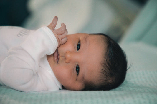 Comment mon Bébé Découvre le Monde de la naissance à 2 ans ? Premiers Regards, Premières Merveilles ...