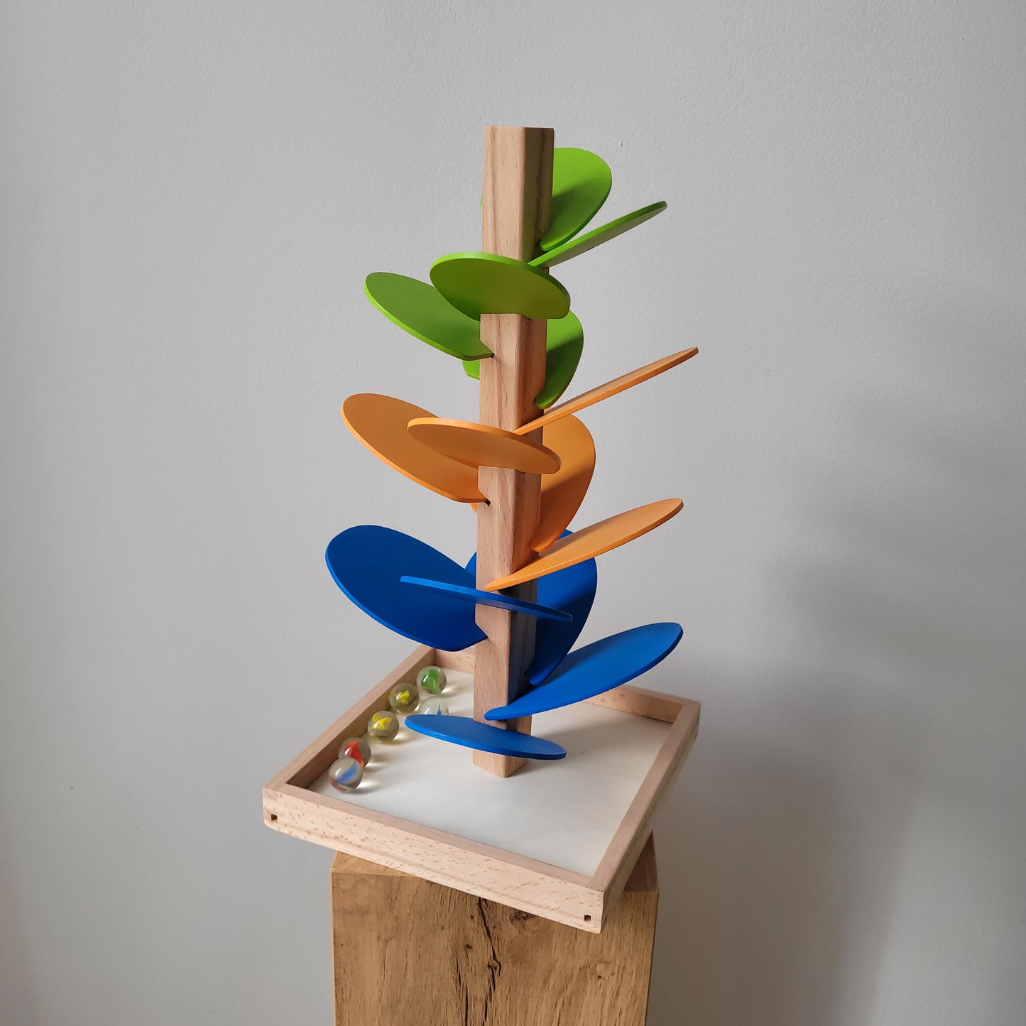 Petite arbre montessori en bois - Cascade de boules colorées | Jouet Montessori sensoriel et éducatif