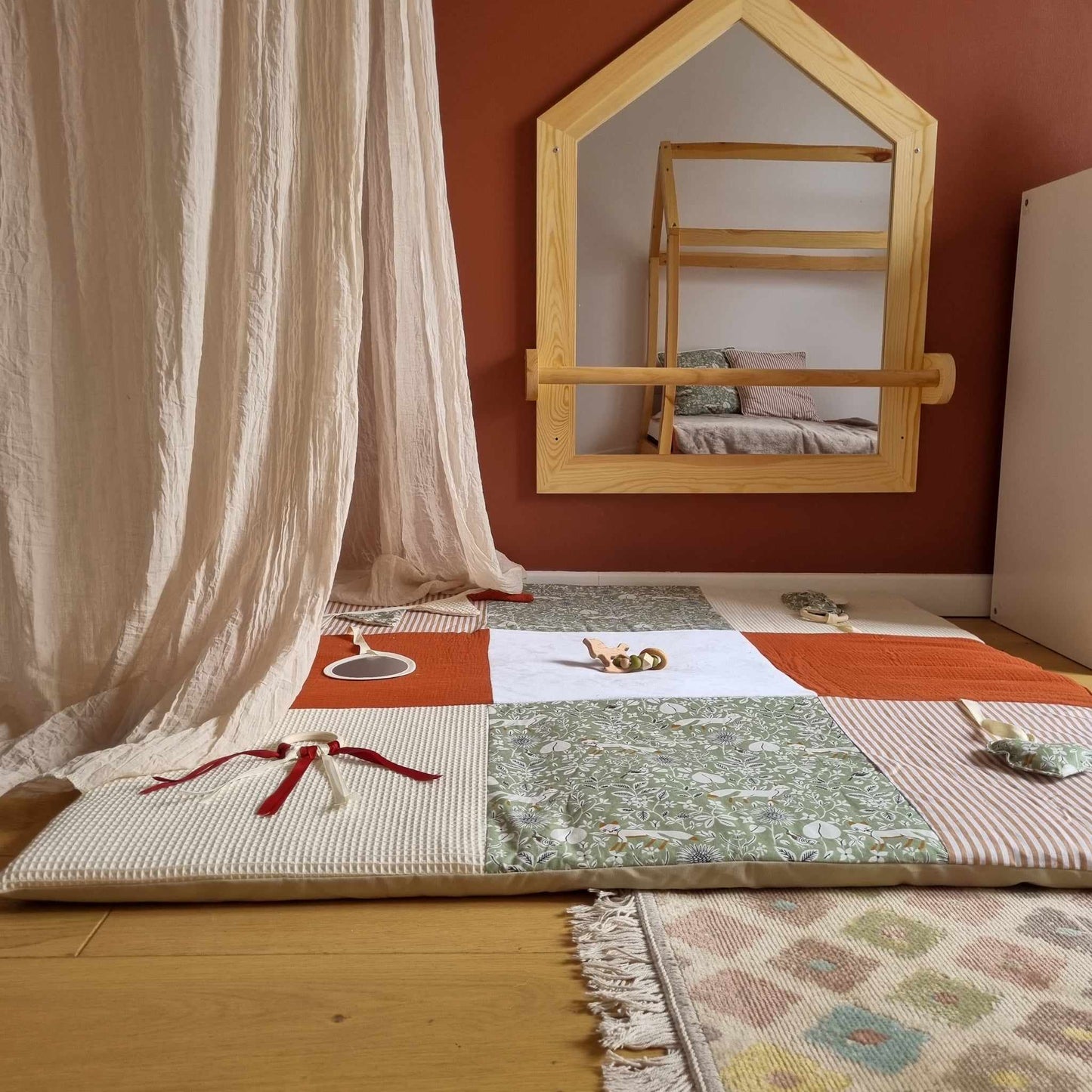Nomadic play mat. (Green / Fox)
