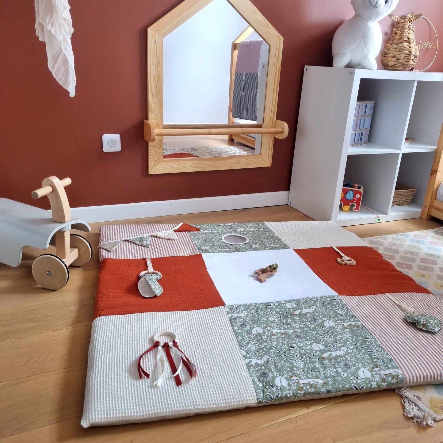 Nomadic play mat. (Green / Fox)