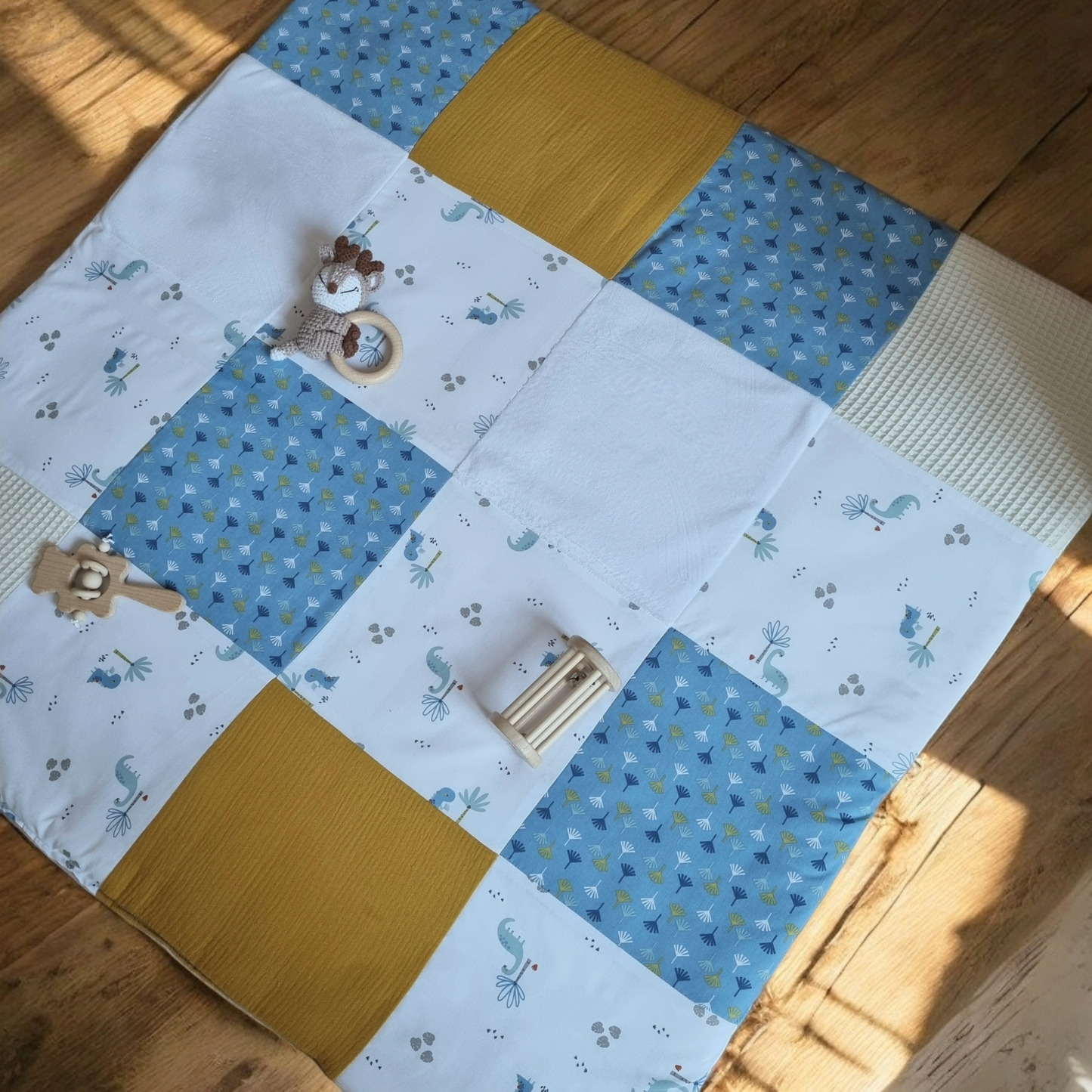Organic cotton play mat – Dinosaur motif | Fun and ethical play mat – foldable and washable play mat