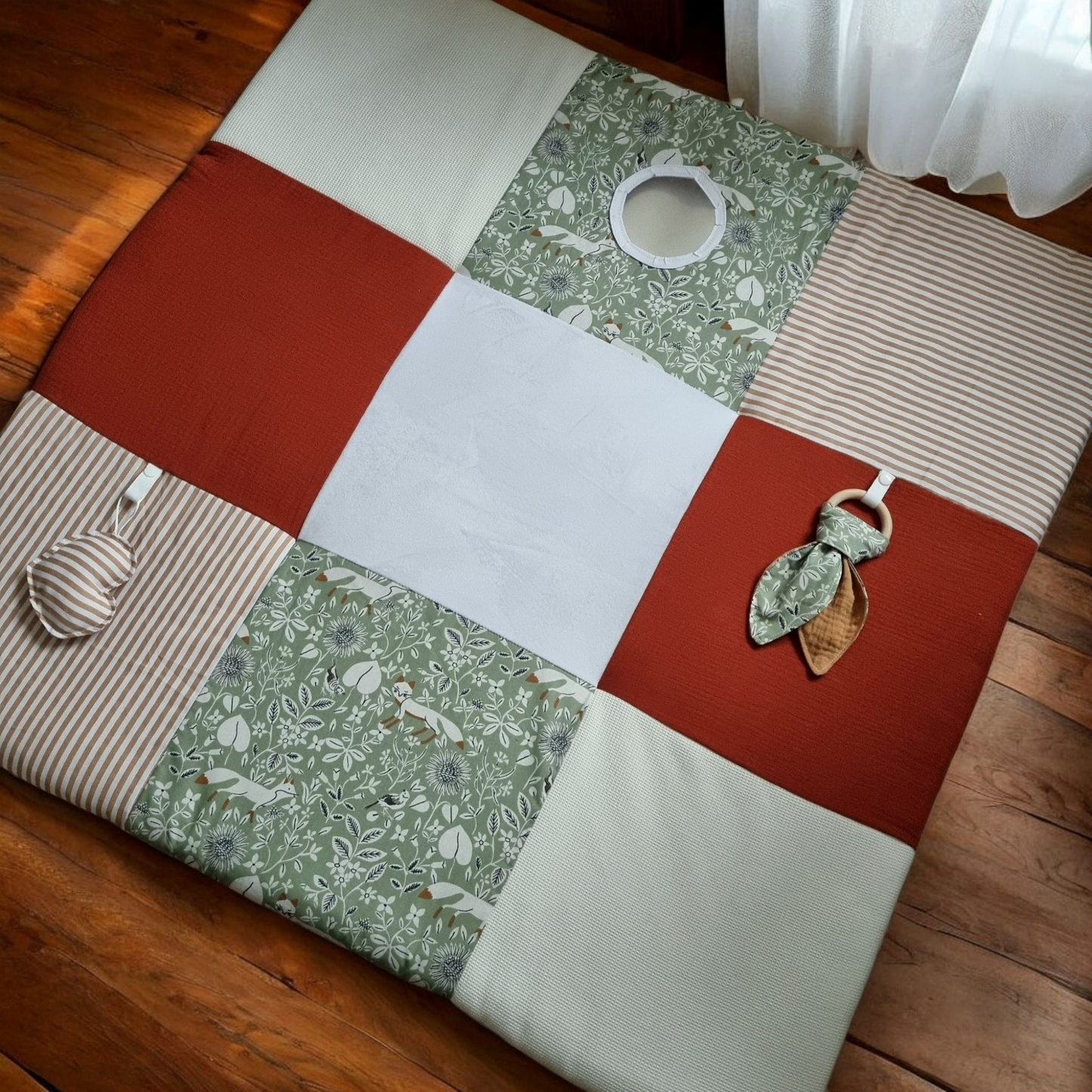 Nomadic play mat. (Green / Fox)