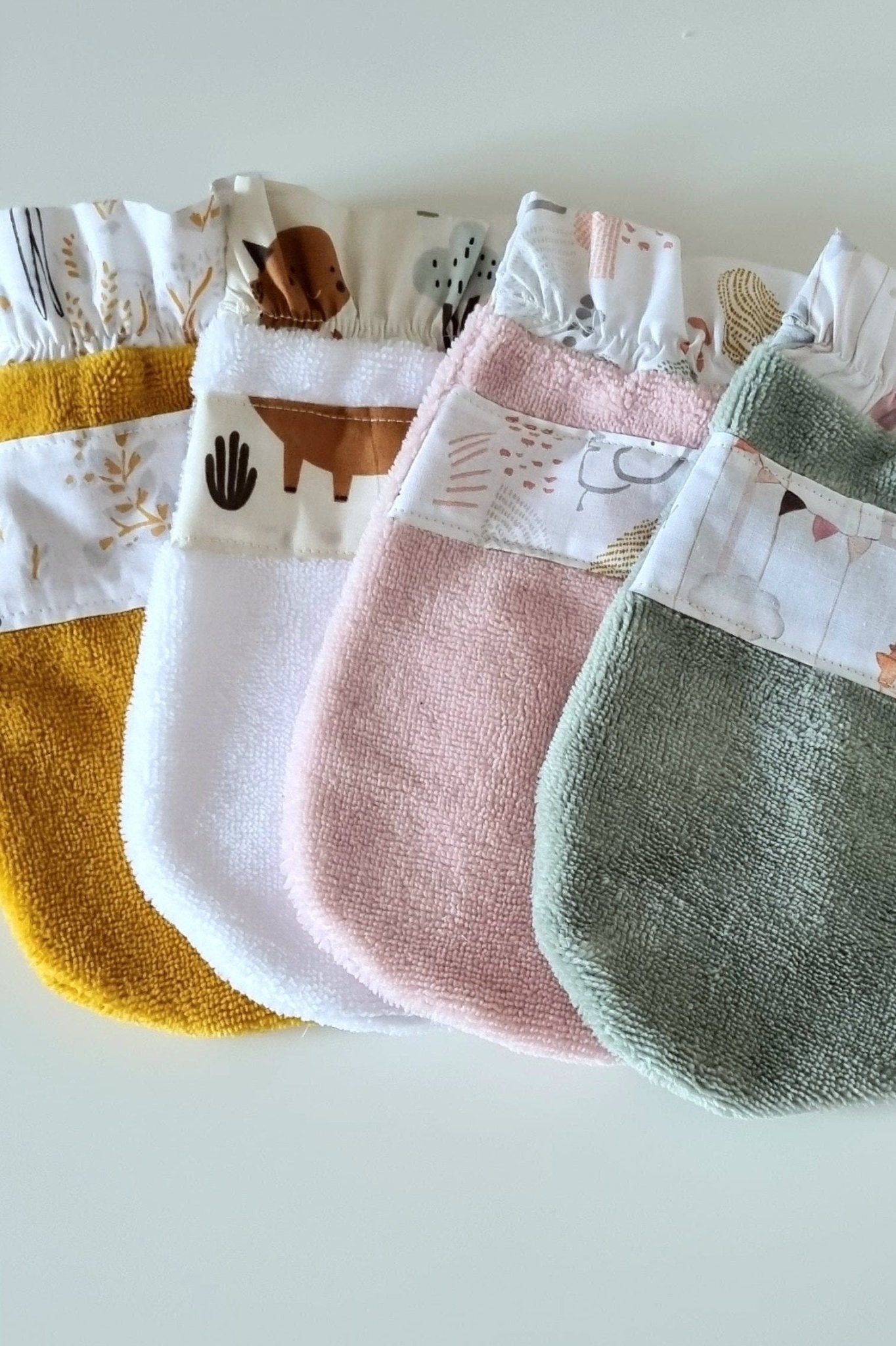 Cape de bain bébé Dino - éponge bambou - Biquette Biquette