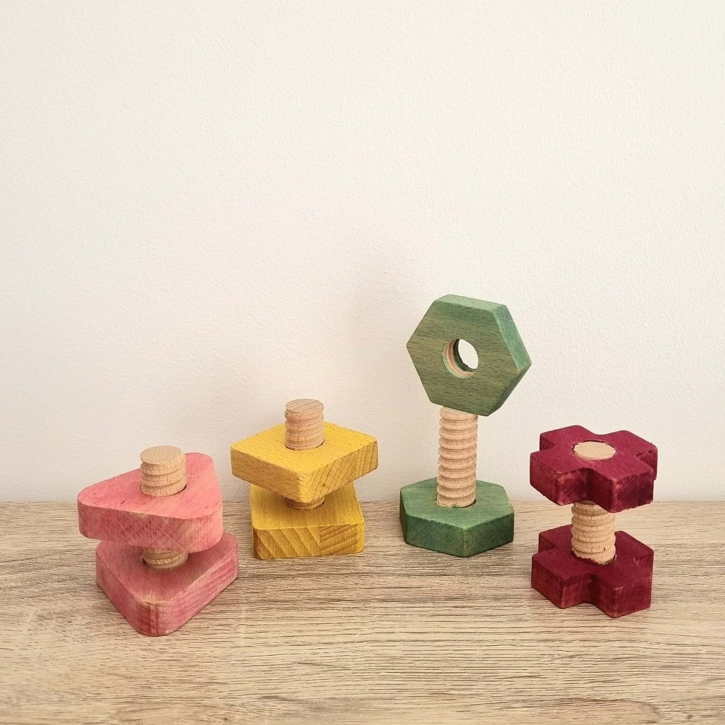 Ecrous et boulons à visser en bois - jeu d'assemblage - Biquette Biquette