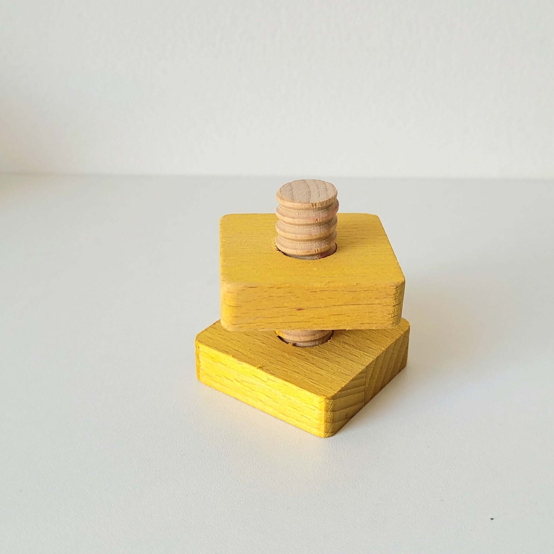 Ecrous et boulons à visser en bois - jeu d'assemblage - Biquette Biquette