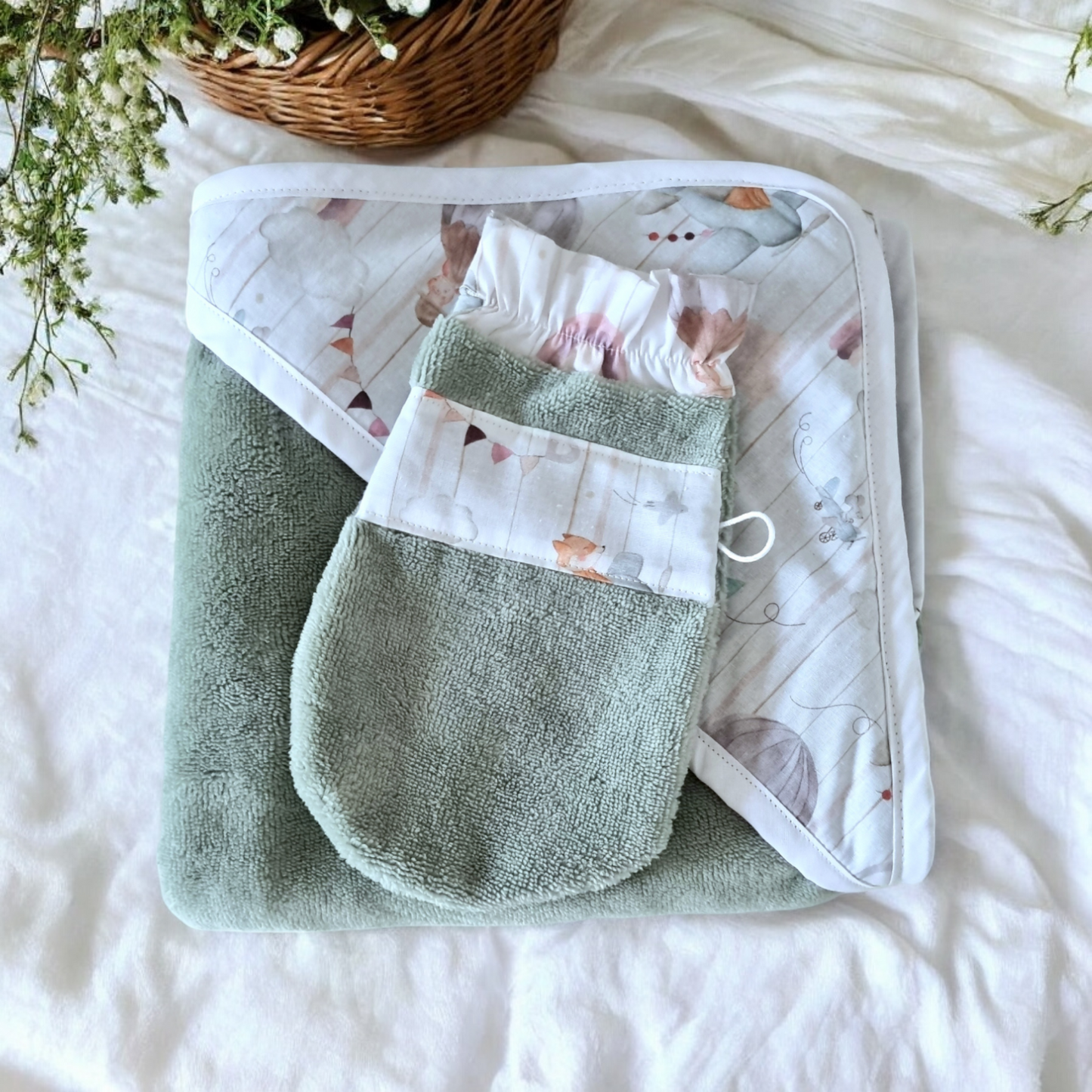 Baby bath set - Bath cape - Wipes - Washcloth - Personalized hairbrush - Rattle - Birth kit