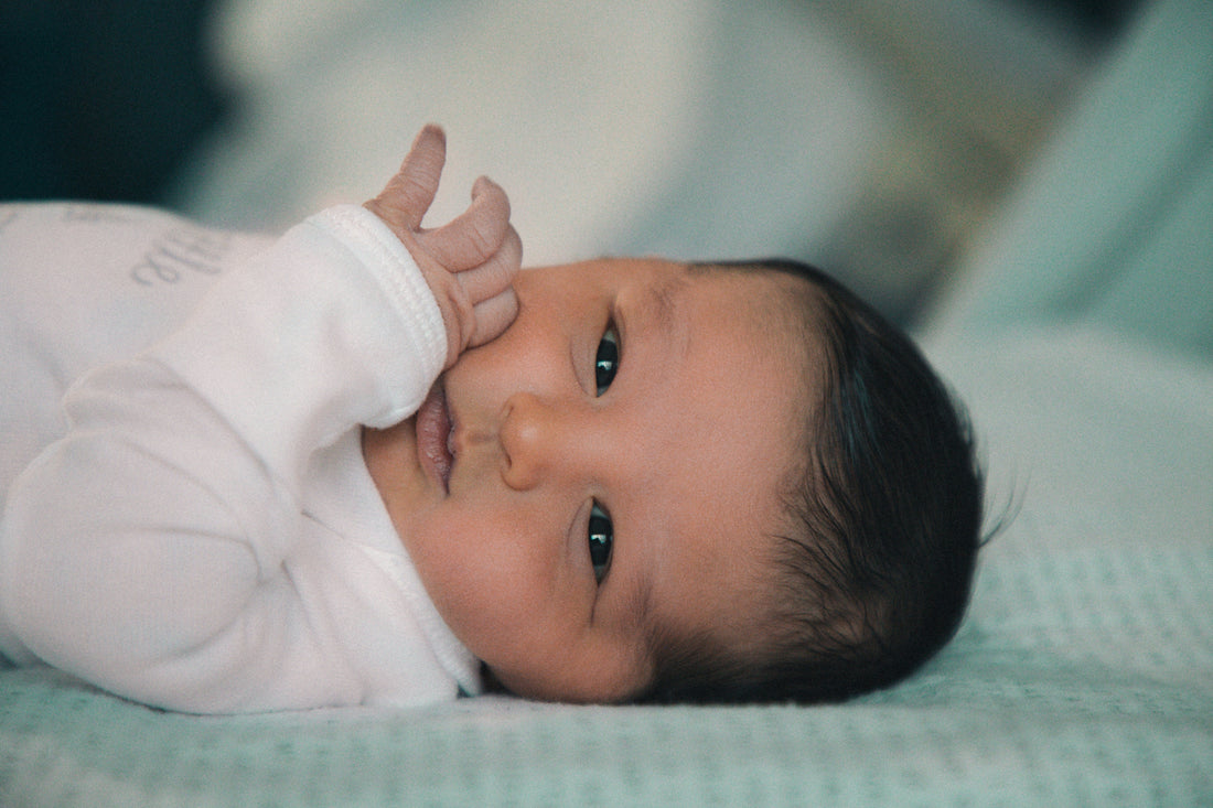 Comment mon Bébé Découvre le Monde de la naissance à 2 ans ? Premiers Regards, Premières Merveilles ...