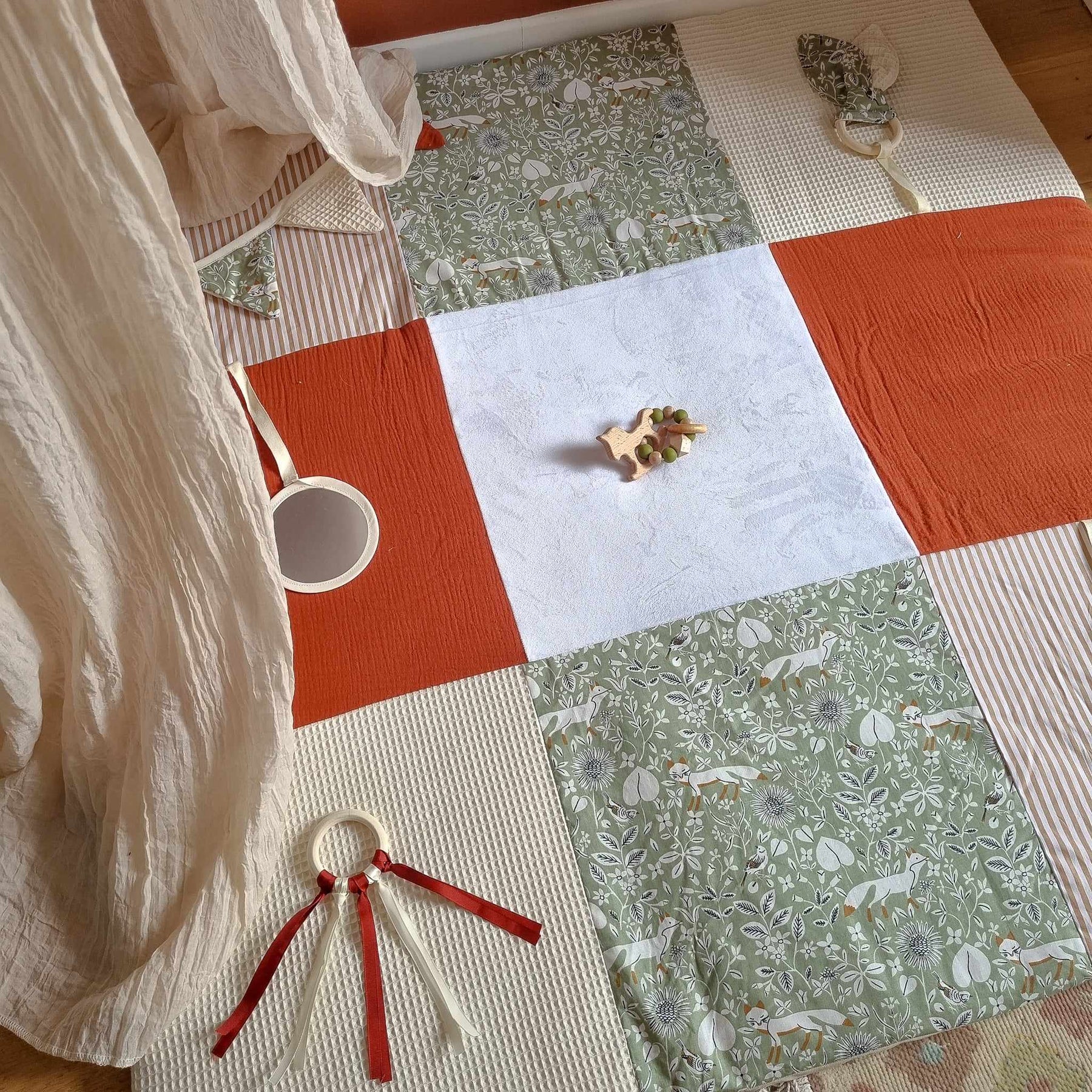 Tapis d'éveil patchwork Montessori pour bébé 120cm x 120cm [Fait