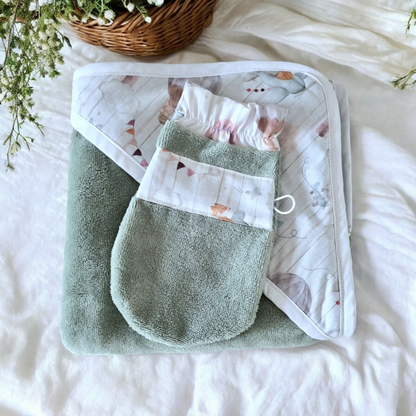 Baby bath set - Bath cape - Wipes - Washcloth - Personalized hairbrush - Rattle - Birth kit
